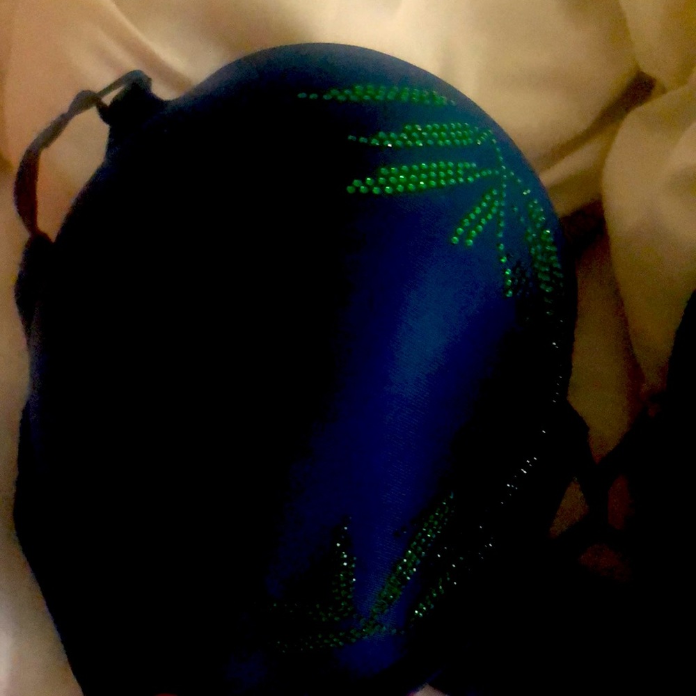 New Victoria Secrets 38-D Bombshell Plunge bra